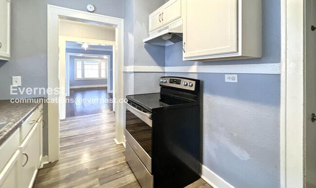 Building Photo - 2215 E Gregory Blvd