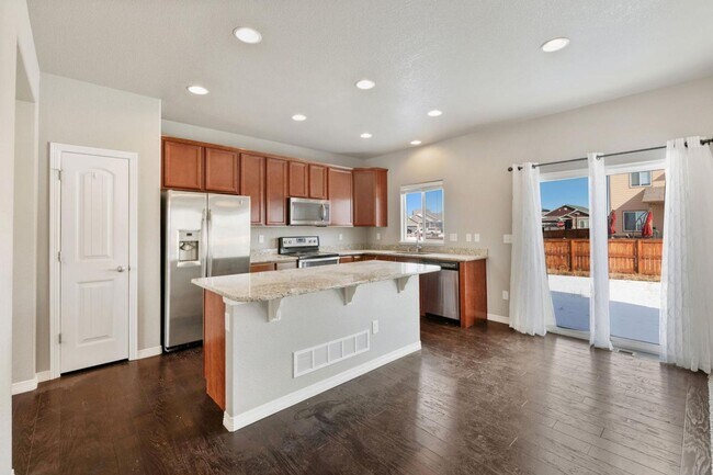 Building Photo - Lovely 3 Bedroom house to call home