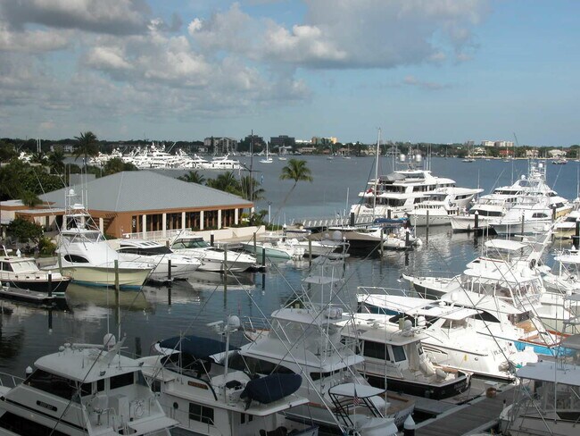 Foto del edificio - 108 Lakeshore Dr