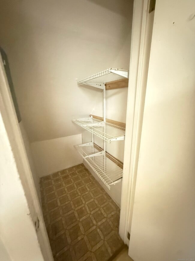 Foto del edificio - 23 Hayward Ave