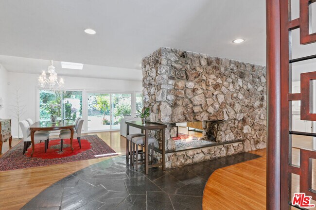 Building Photo - 2065 San Ysidro Dr