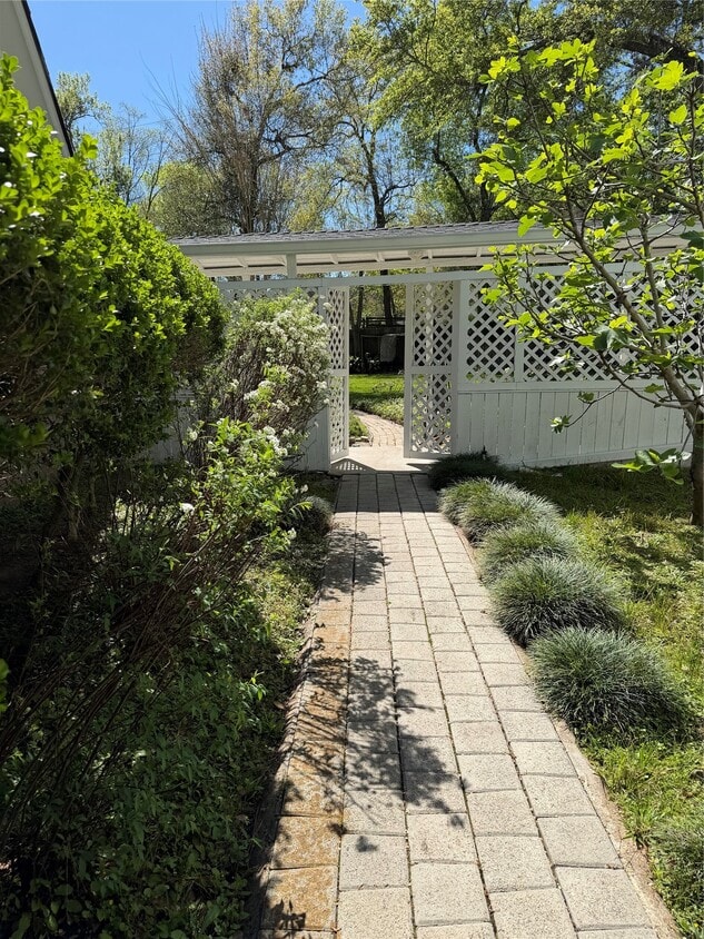 Building Photo - 6519 Allentown Dr