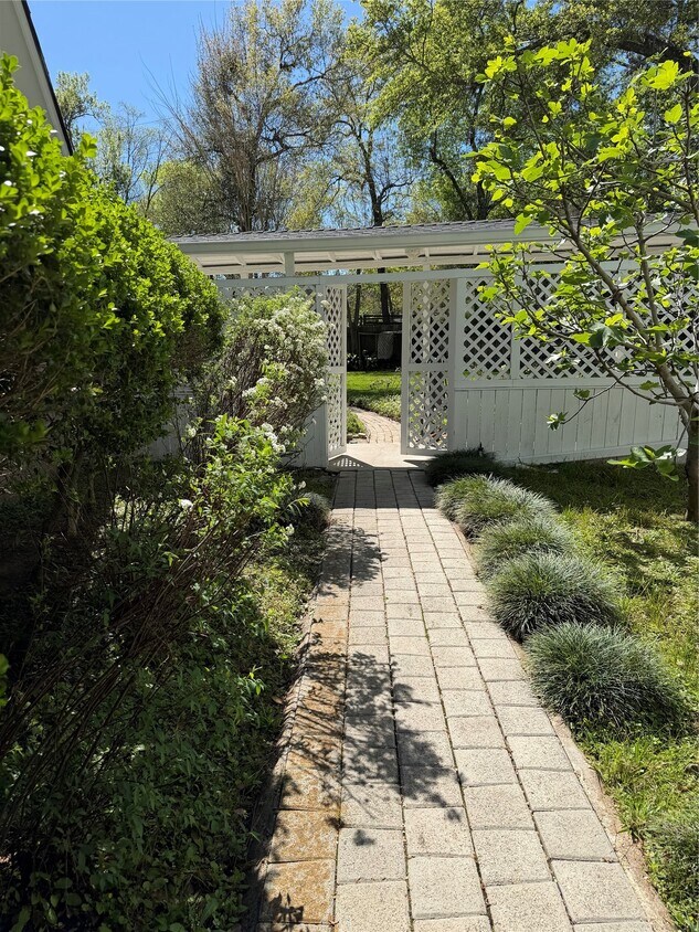 Foto del edificio - 6519 Allentown Dr