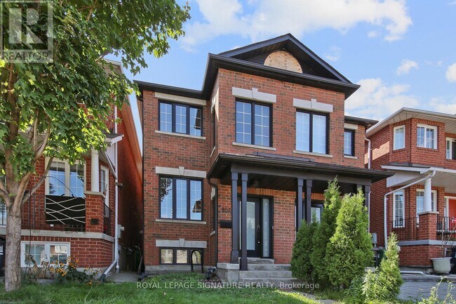 Photo du bâtiment - 852-852 St Clarens Ave