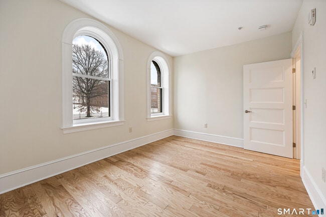 Building Photo - 1355 Main St