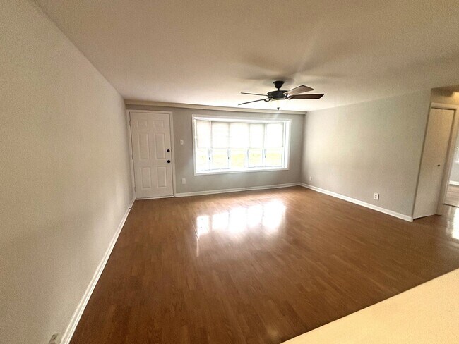 Foto del edificio - 440 W Meadow Ave