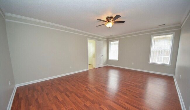 Foto del edificio - 7347 Kingsland Dr
