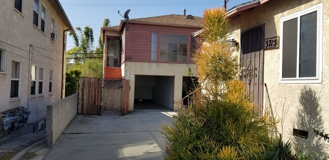 Entry way - 3717 S Centinela Ave