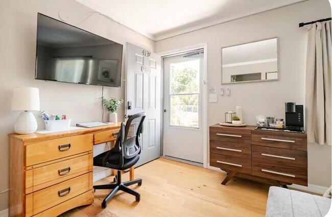 Building Photo - 4134 Dolphin Dr