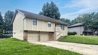 Building Photo - 512 SE Silver Ln