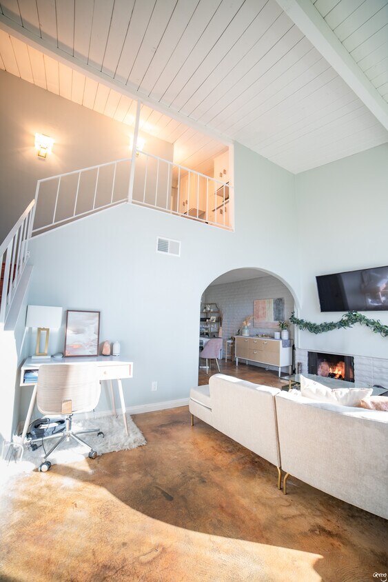 Foto principal - 5750 Amaya Dr