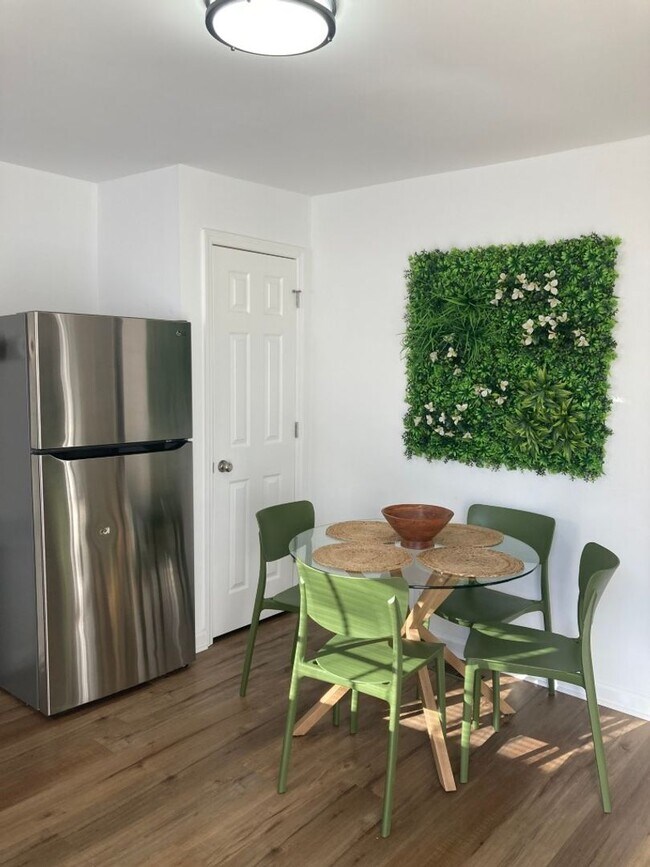 Foto del edificio - Ideal Midtown Location- Section 8 Eligible