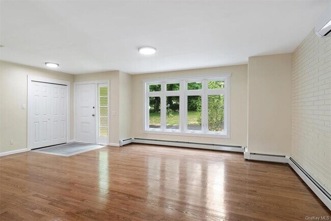 Foto del edificio - 674 Sprout Brook Rd