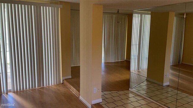 Building Photo - 9441 Evergreen Pl