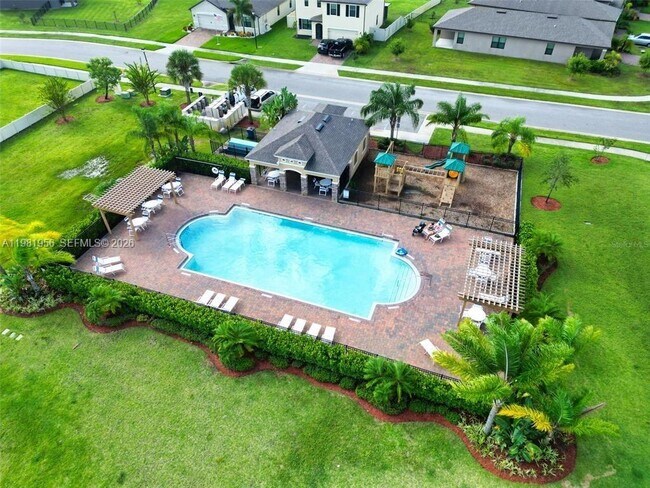 Building Photo - 808 Old Country Rd S E