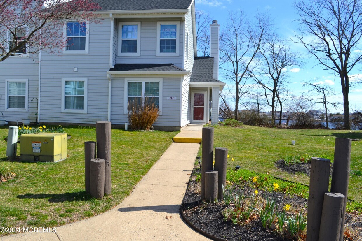 222 Waters Edge Dr, Toms River, NJ 08753 Condo for Rent in Toms River, NJ