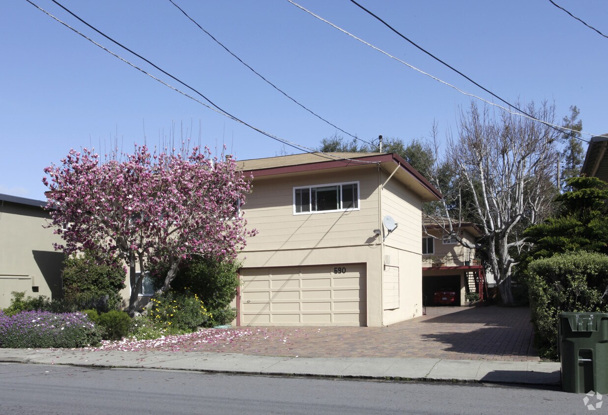 Primary Photo - Coleman Apartments