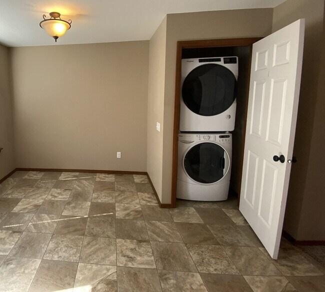 Building Photo - 715 E 7th Ave.