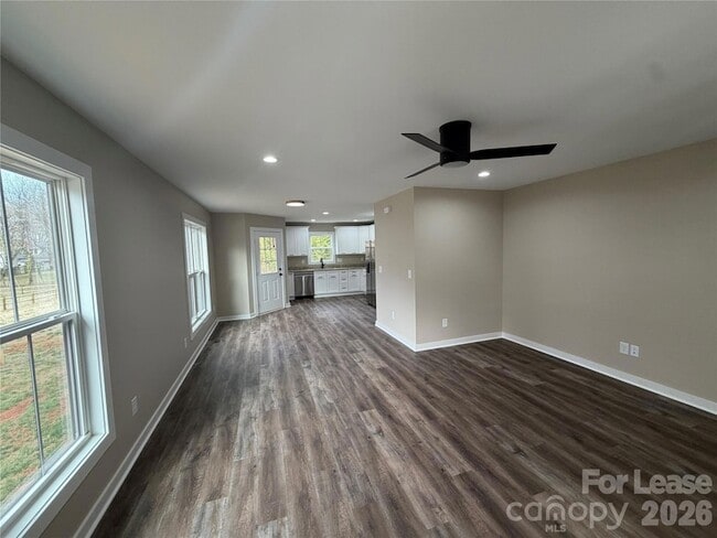 Foto del edificio - 620 W Bell St