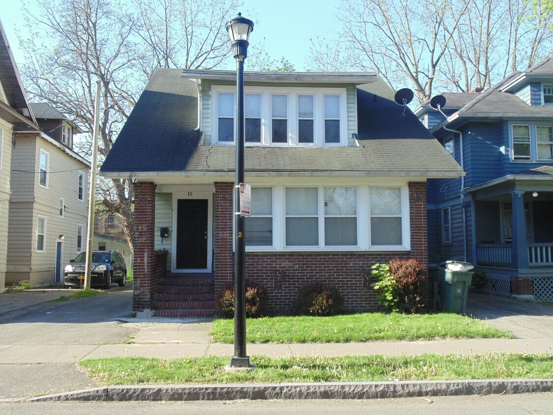 Primary Photo - 5 Bedroom/2 Full Bath Single Family House ...