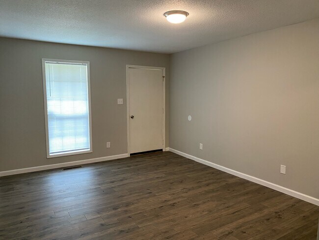 Building Photo - 26 Foxboro Cv