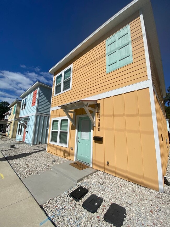 Building Photo - 1380 NW 5th Ave