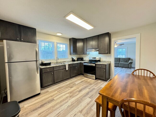 Foto del edificio - Fully Furnished and Utilities Included!