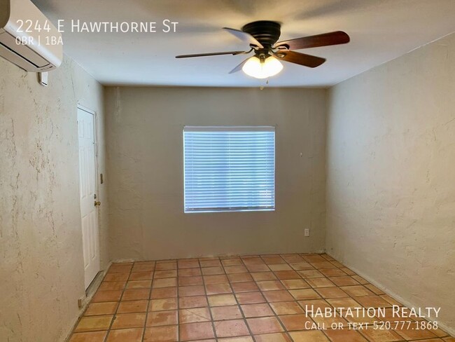 Building Photo - Charming Efficiency Studio in Sam Hughes!
