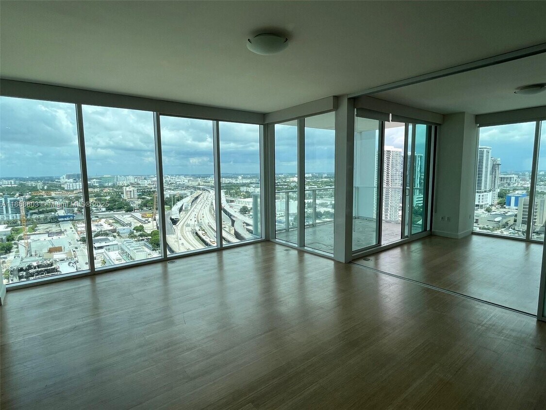 Foto del edificio - 1040 Biscayne Blvd