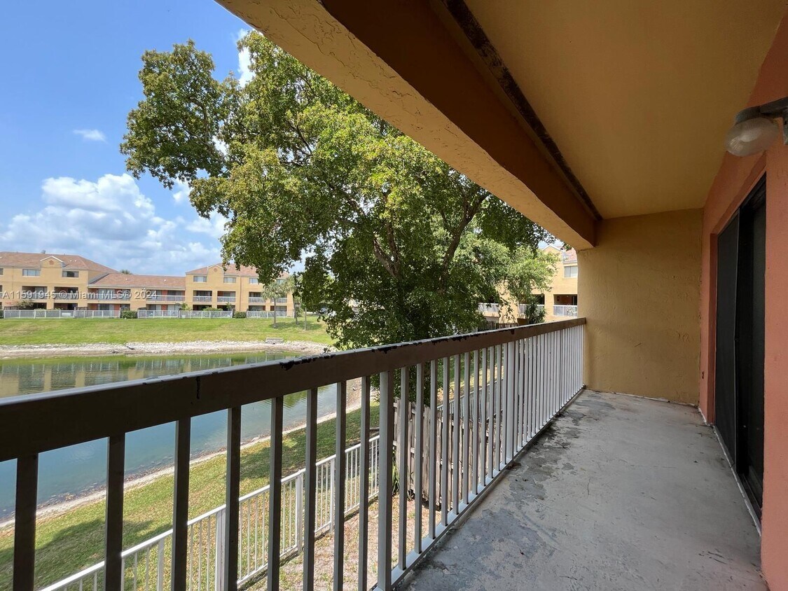 Primary Photo - 5200 NW 31st Ave
