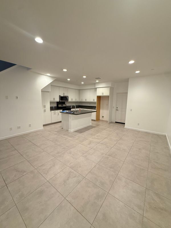 Building Photo - 2625 Verna Dr