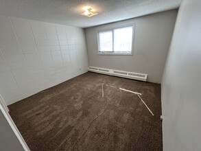 Building Photo - 3104 Victoria Ave