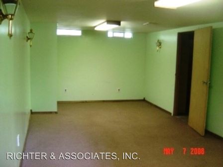 Building Photo - 1495 S Schuman St