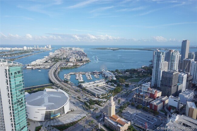 Foto del edificio - 851 NE 1st Ave