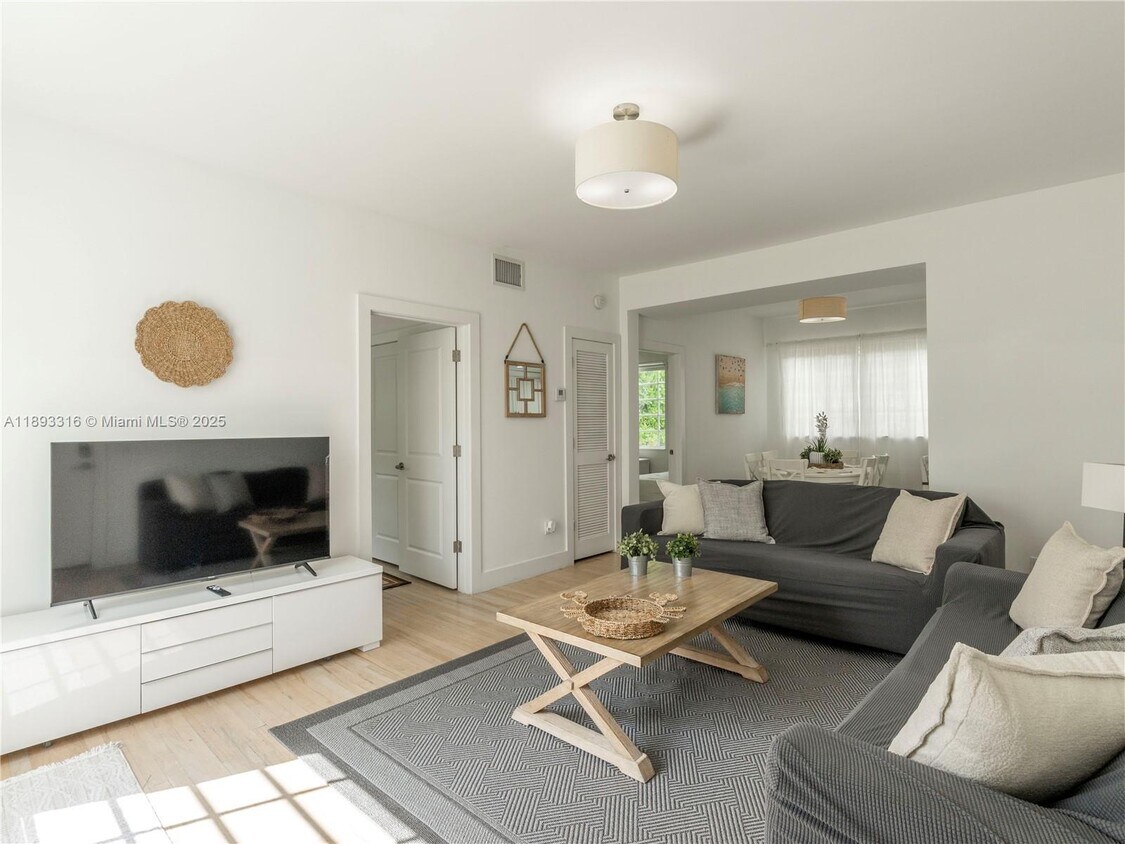 Foto principal - 241 28th St