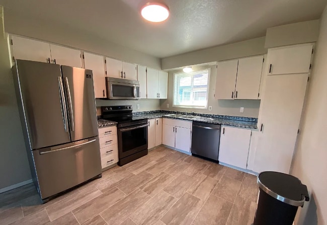 Building Photo - 1103 Karluk St