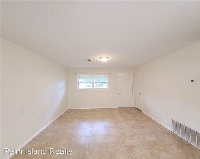 Building Photo - 6413 Julia Dr