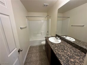 Building Photo - 1033 Pebble Lake St