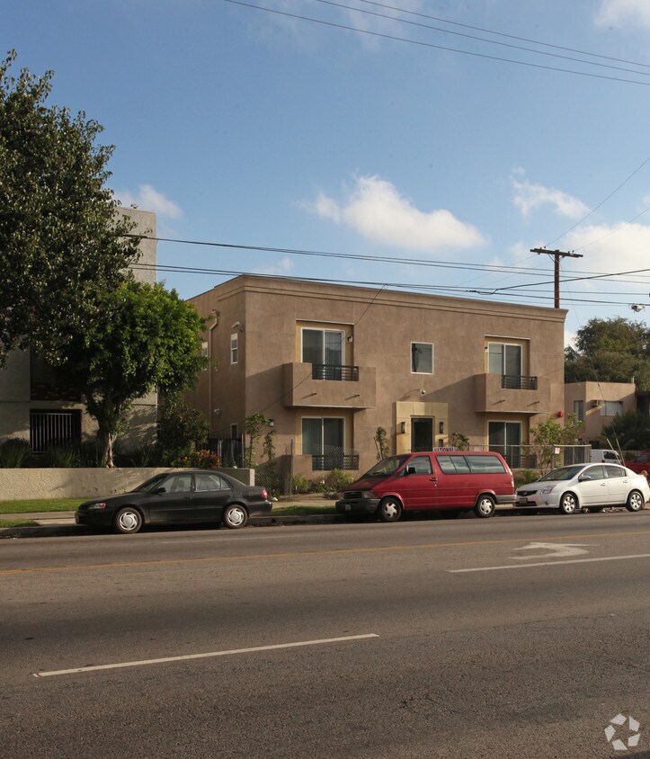 Building Photo - 14001 Vanowen St