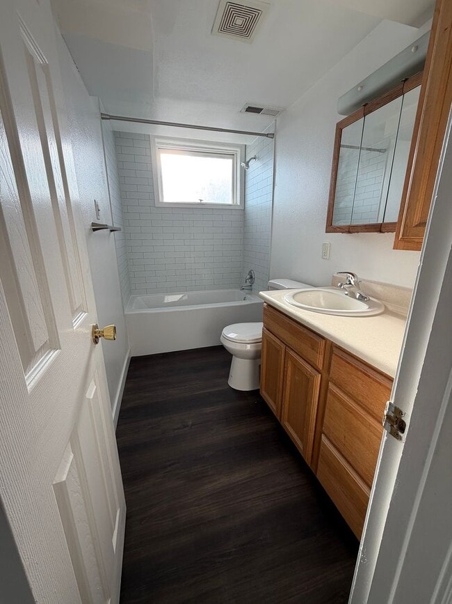 Foto del edificio - Viking Properties LLC - Duplex II