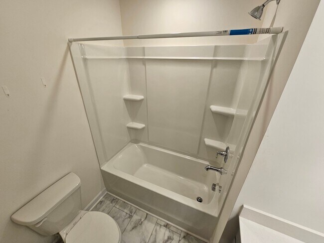 Foto del edificio - BeautifulTownhome in North Charlotte
