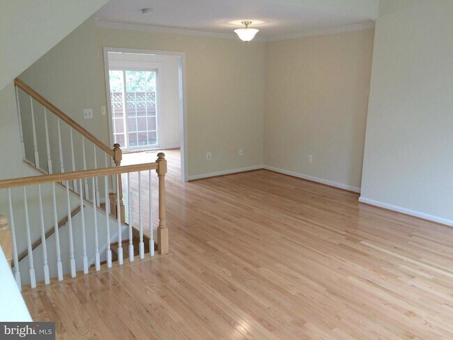 Foto del edificio - 4653 Lambert Dr