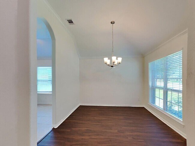 Building Photo - 1704 Juniper Knoll Way