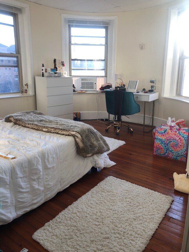 Foto del edificio - 879 Beacon St