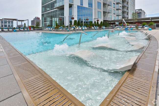 Área de piscina - The Francis