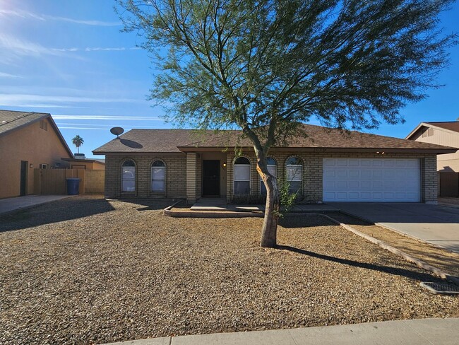 Building Photo - Stunning 4bd 2bth house in Tempe with pool