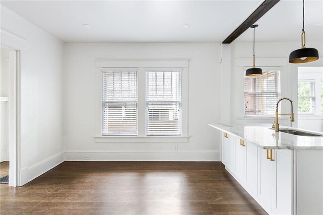 Building Photo - 1047 Greencove Ave NE