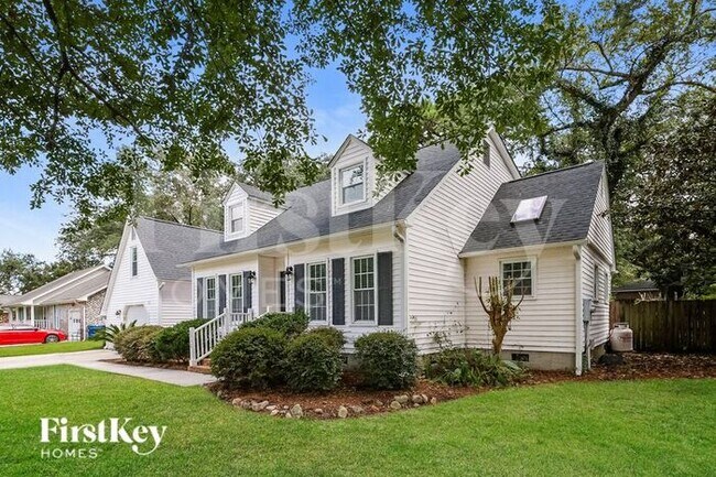 Building Photo - 2332 Vanderbilt Dr