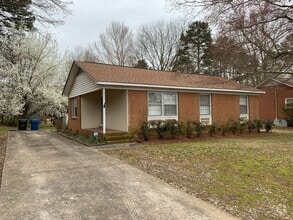 Building Photo - 225 Deer Creek Dr