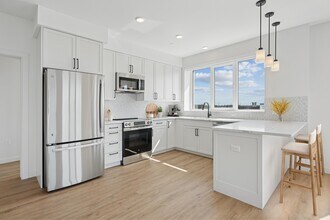 Building Photo - Epicurean